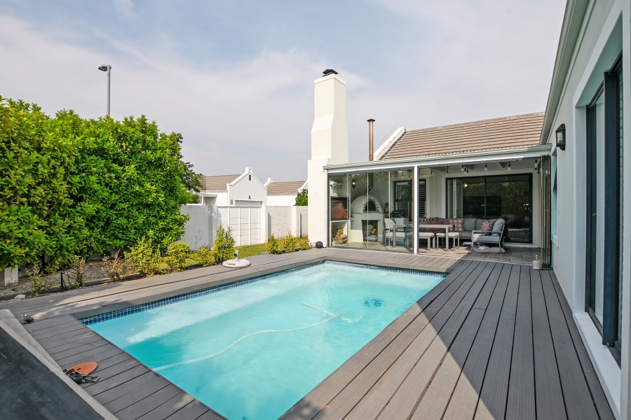 4 Bedroom Property for Sale in Sunningdale Western Cape